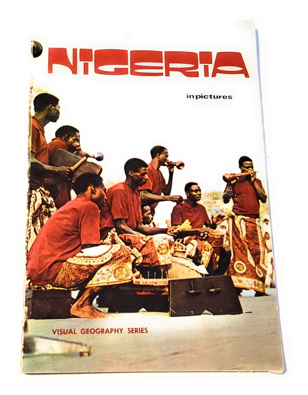 Nigeria in pictures (Visual geography series)