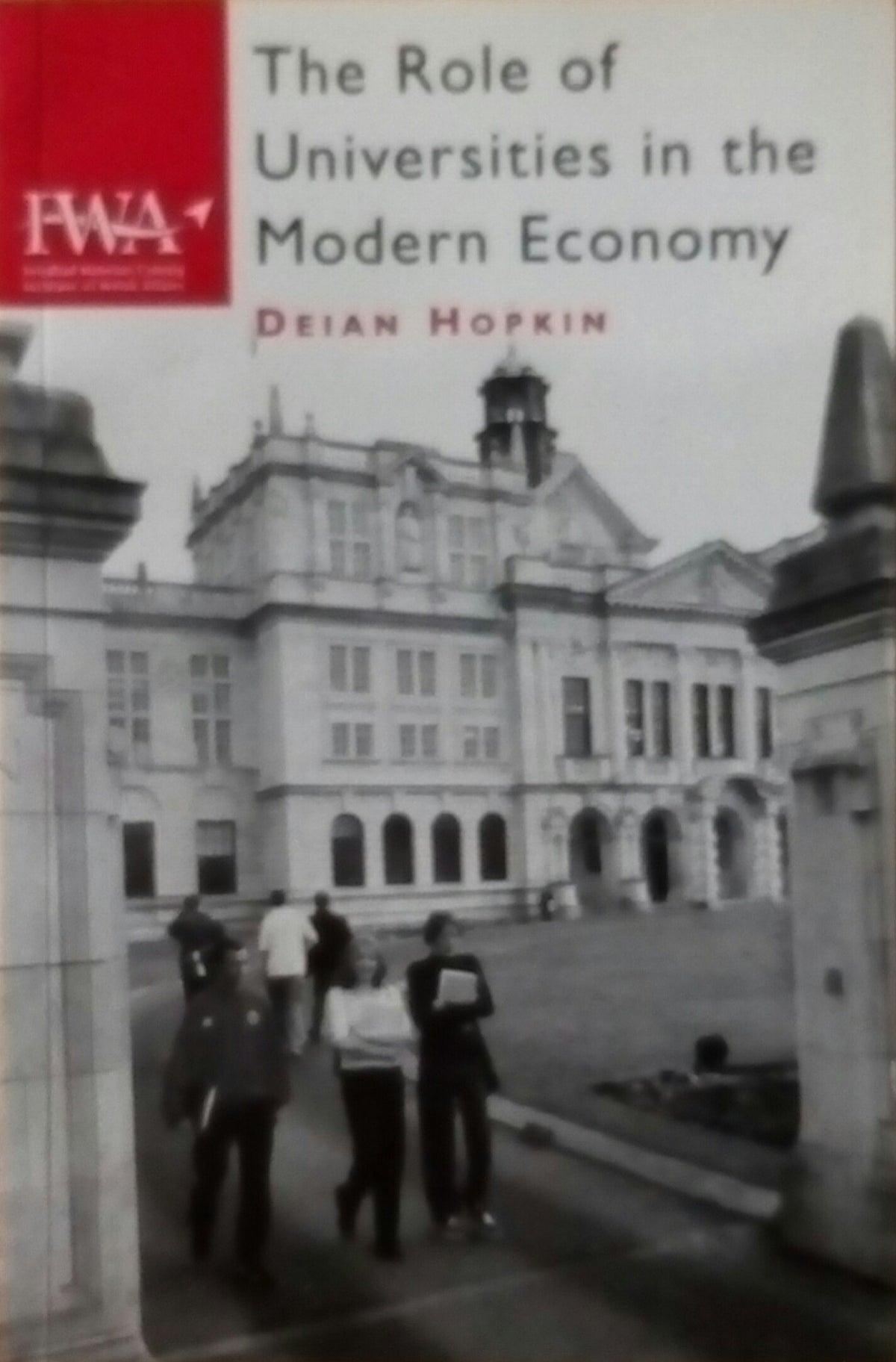 Role of Universities in the Modern Economy (English, Spanish and Welsh Edition)