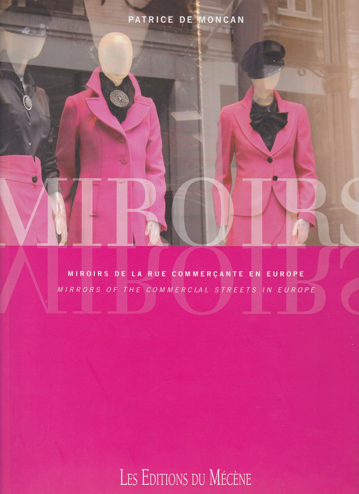 Miroirs de la rue commercante en Europe