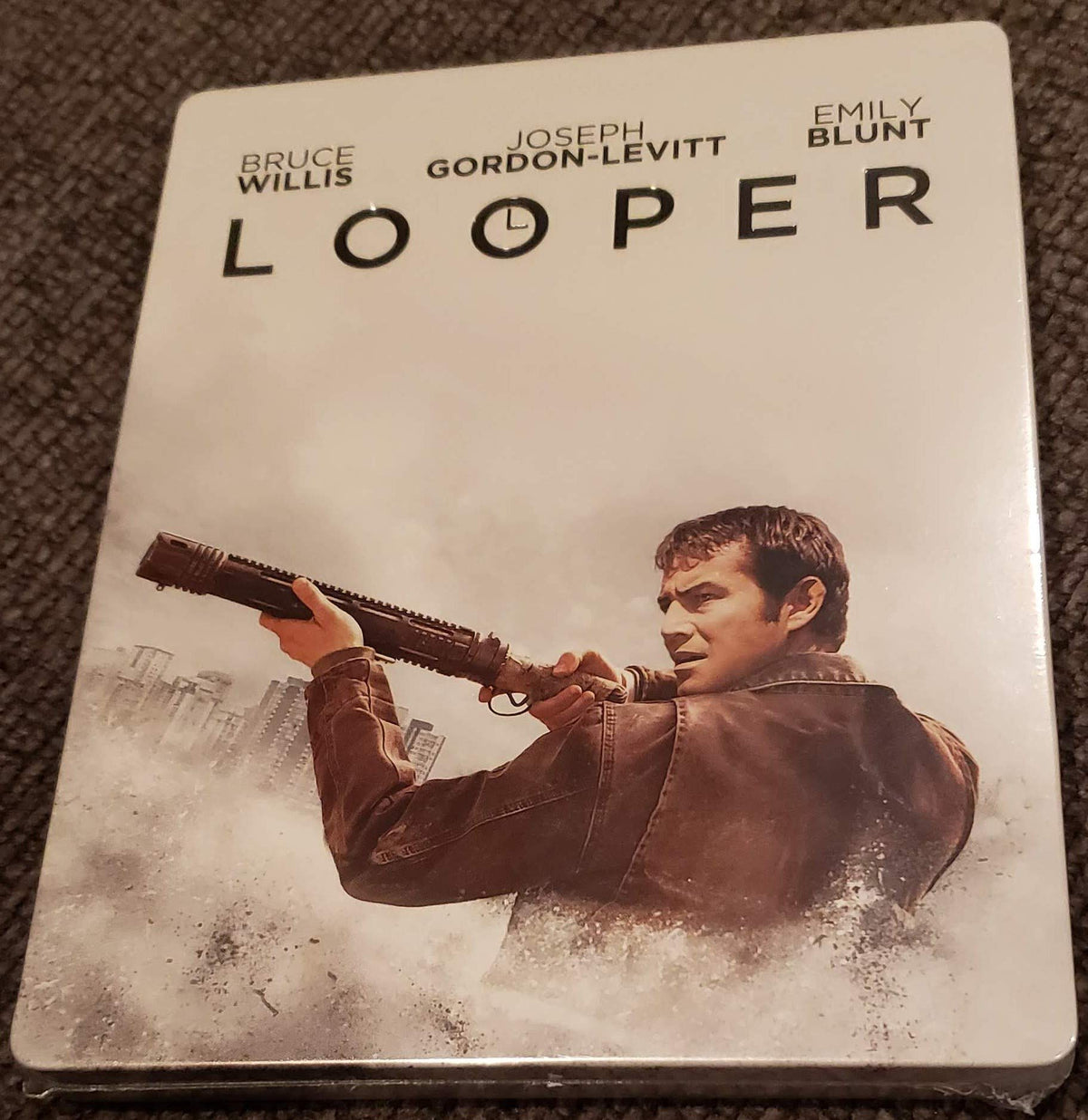 LOOPER Blu-ray Steelbook (FilmArena Region-Free Import; Embossed)
