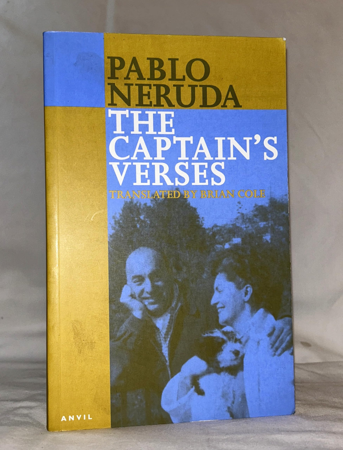 The Captain's Verses (English and Spanish Edition)