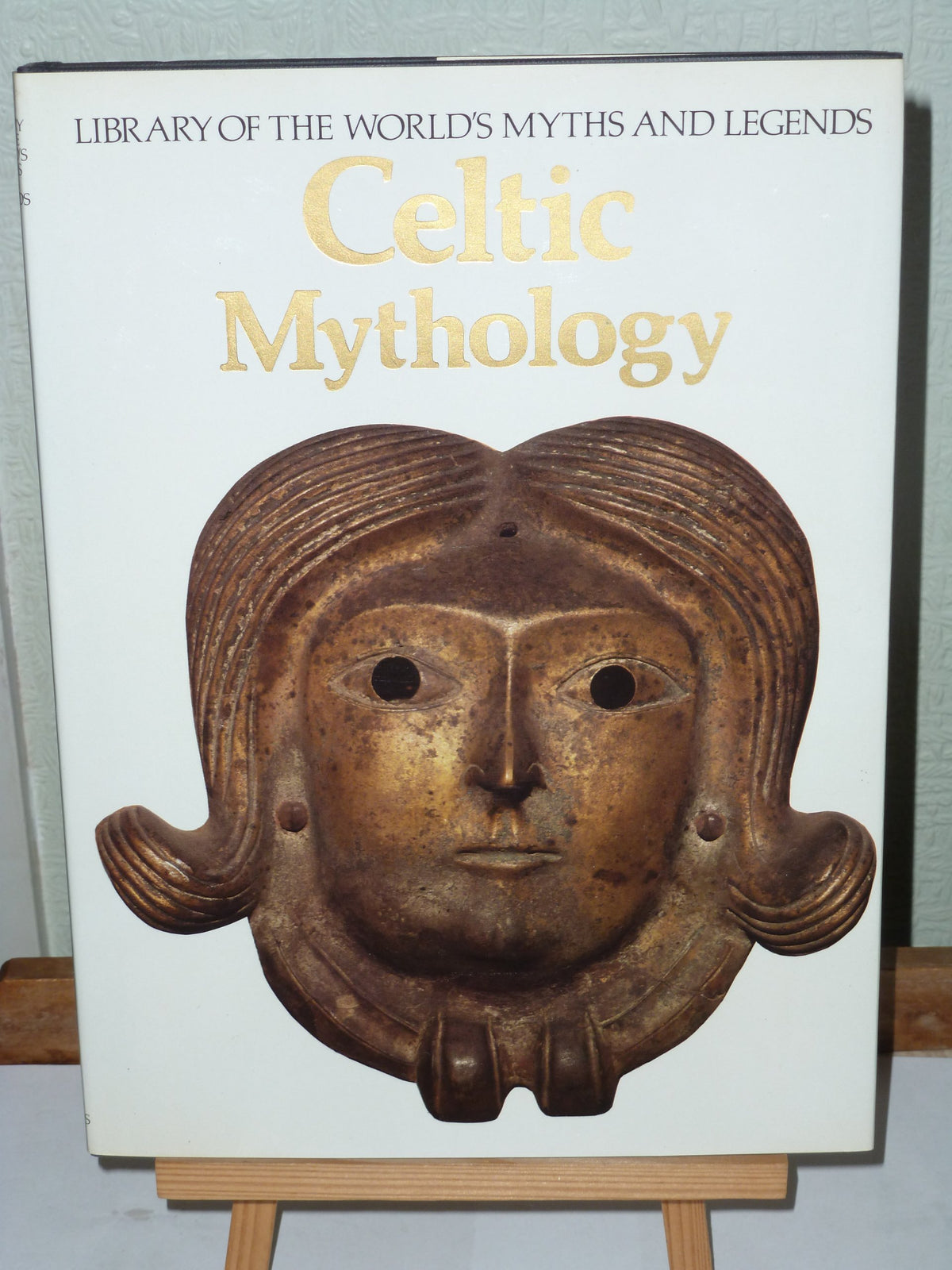 Celtic mythology (Library of the world's myths and legends)