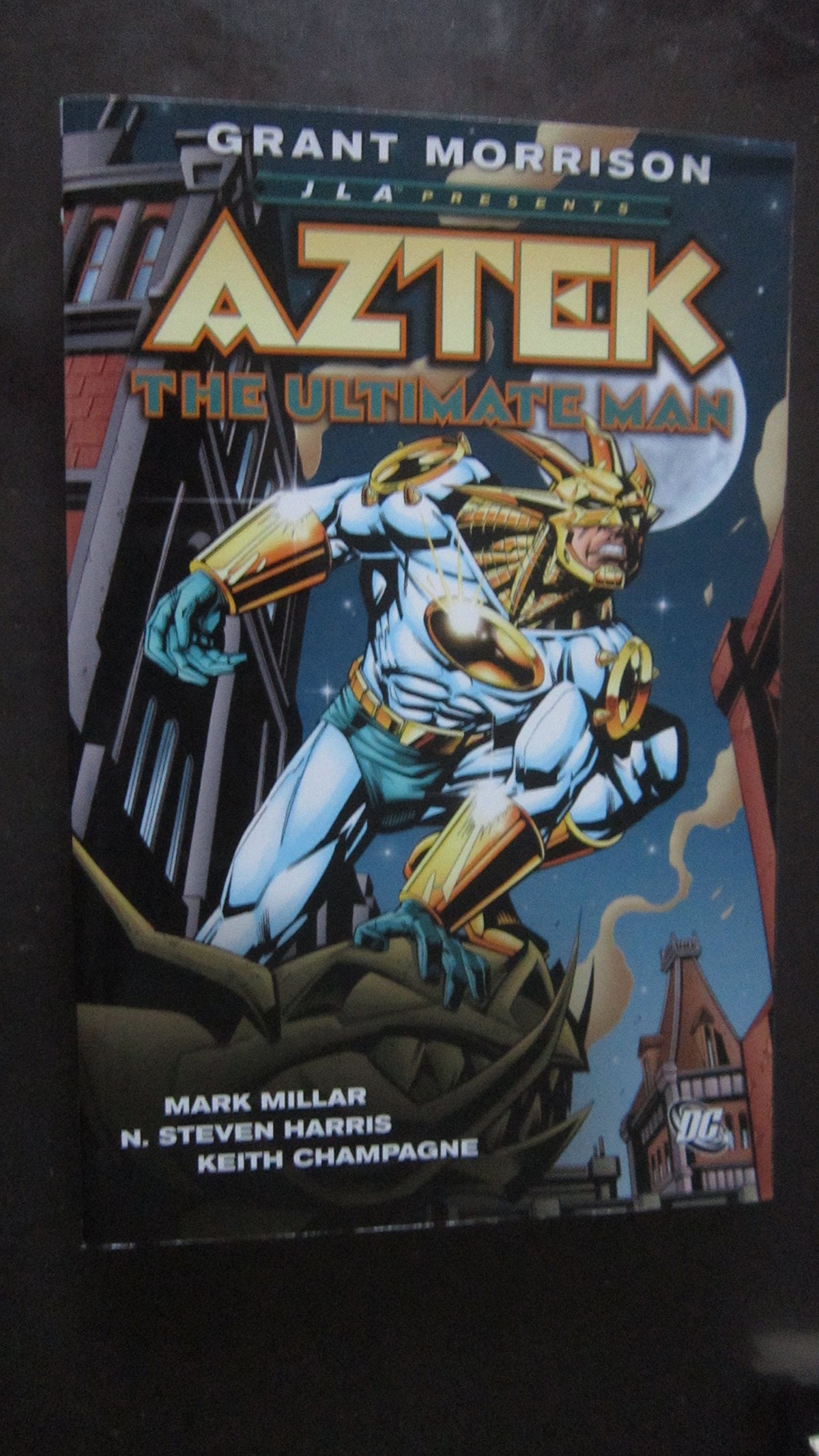JLA Presents: Aztek - the Ultimate Man